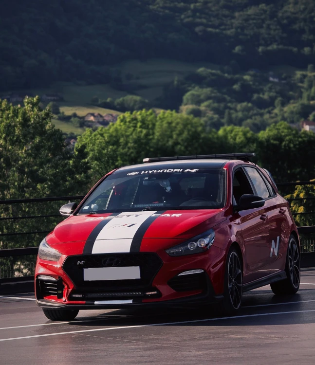 purelux_panther_aero_c540_hyundai_i30_safety_car.jpg