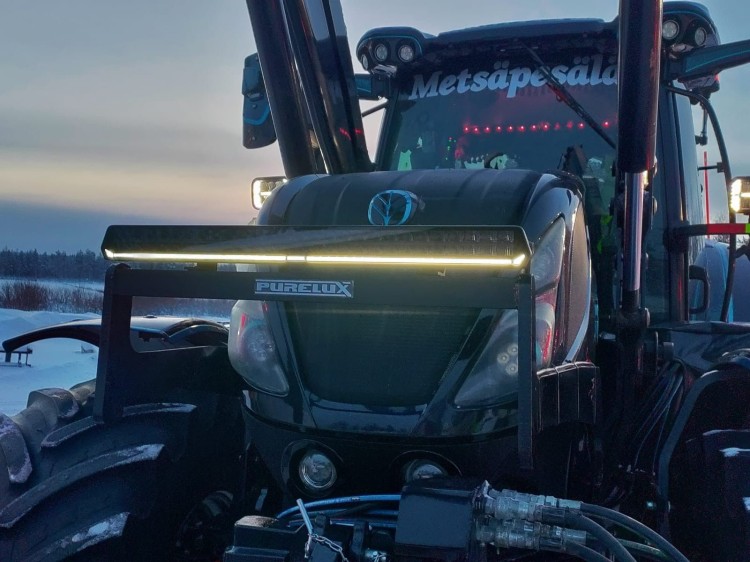 purelux_panther_s800_customer_image_tractor_2.jpeg