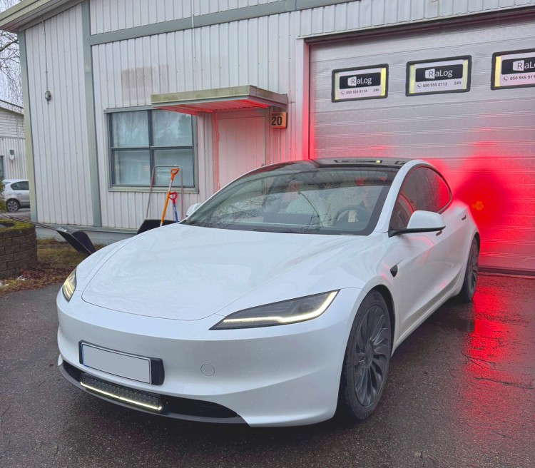 Purelux_panther_c540_tesla_model3_highland_.jpg