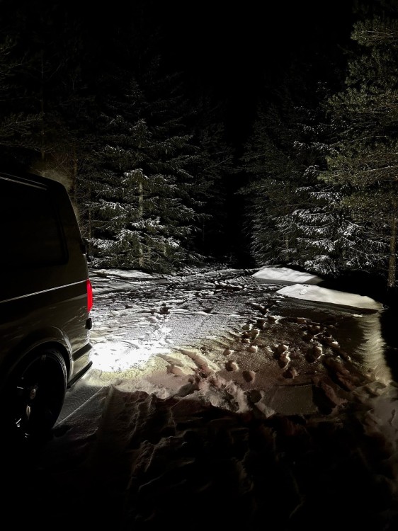 purelux_terrain_black_slim_flood_30w_volkswagen_transporter_4.jpg